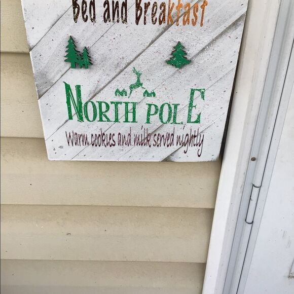 Santa Claus Christmas sign decorations. - Picture 4 of 7